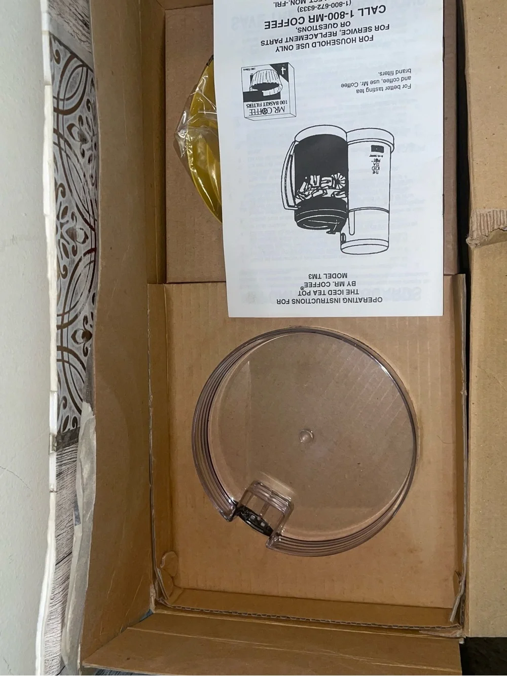 Yellow and White Iced Tea Maker - 3 Quart